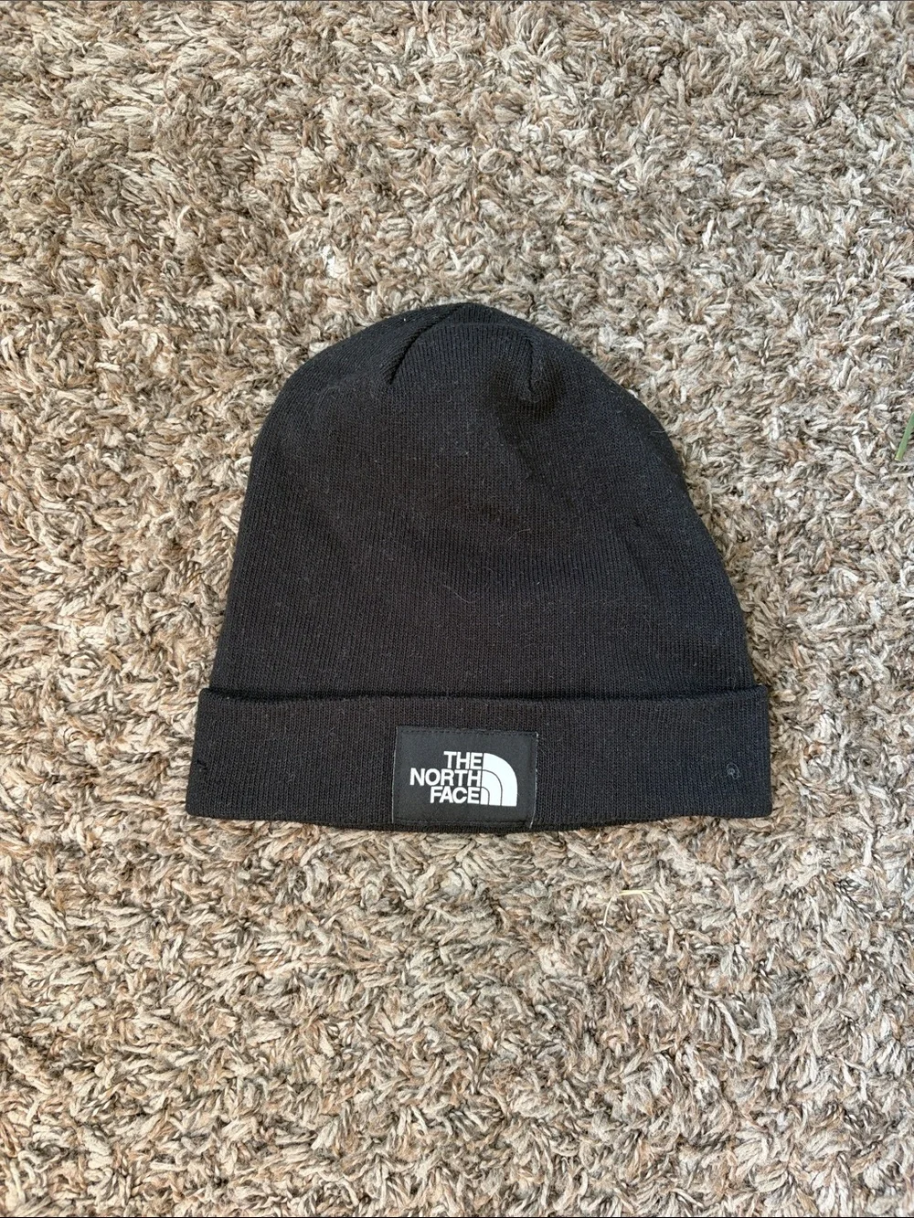 The North Face Black Knit Cuffed Beanie with Logo Patch